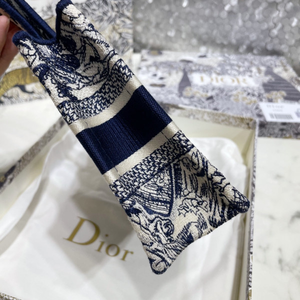 D*or book tote mini