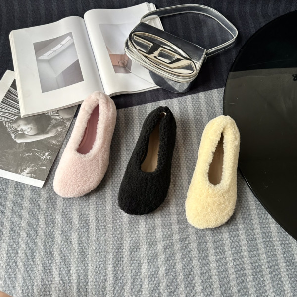 Bo*te*ga ve*ne*ta atomic shearling-trimmed ballet flats