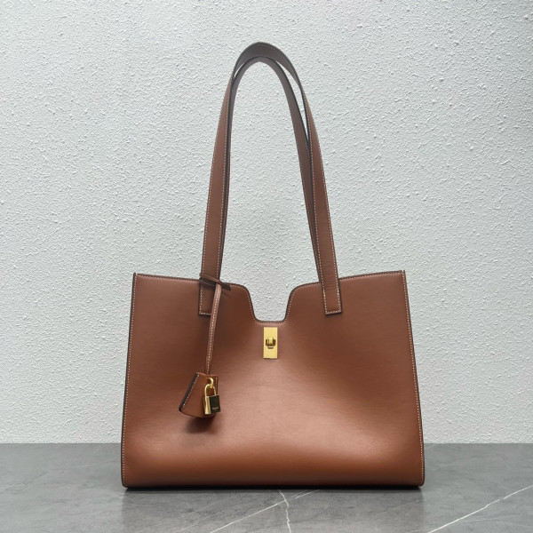 Ce**e cabas 16 in smooth calfskin