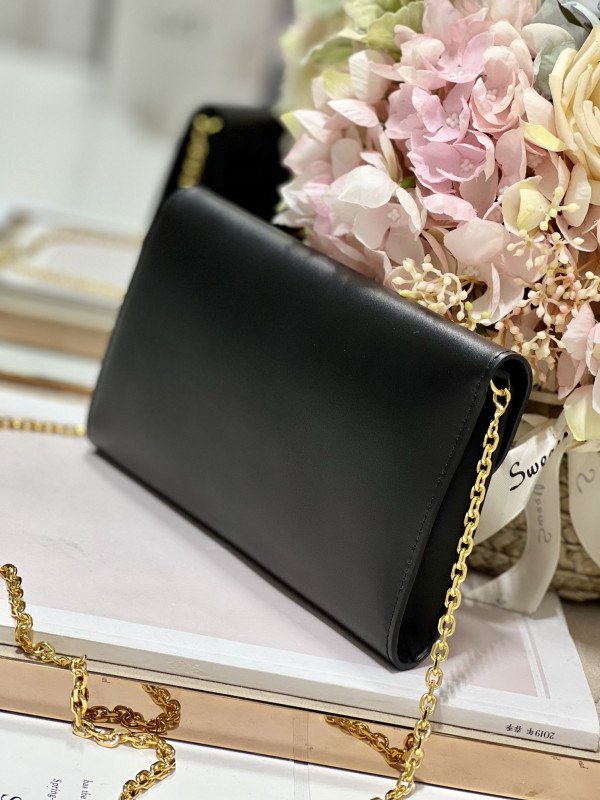 D*or bobby east-west pouch with chain