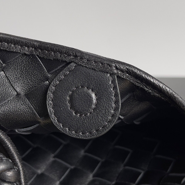 Bo*te*ga ve*ne*ta mini sardine top handle bag