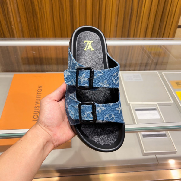 l**is V*t*n slippers