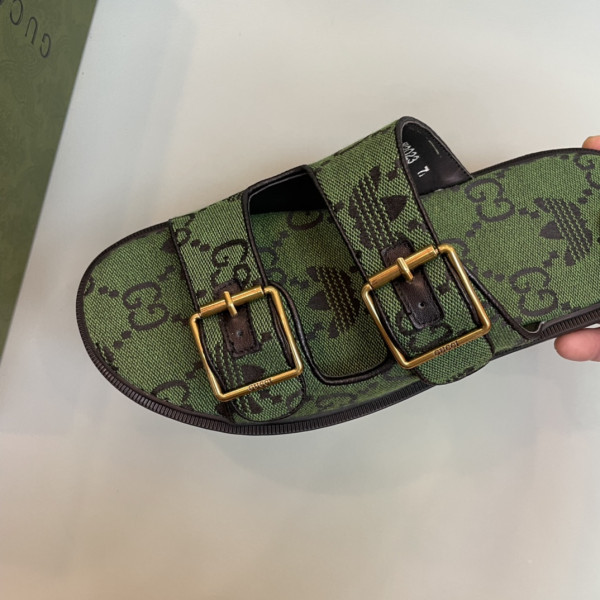 G*u*i slipper