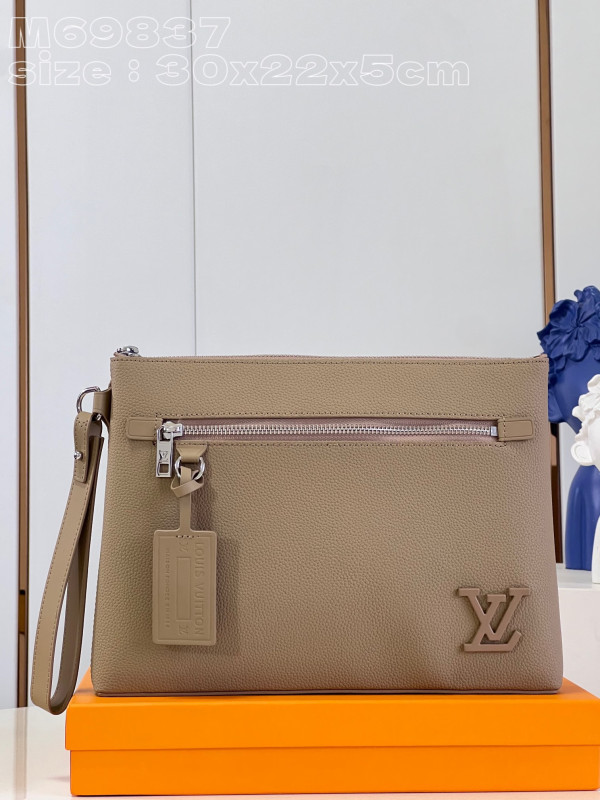 l**is V*t*n ipad pouch