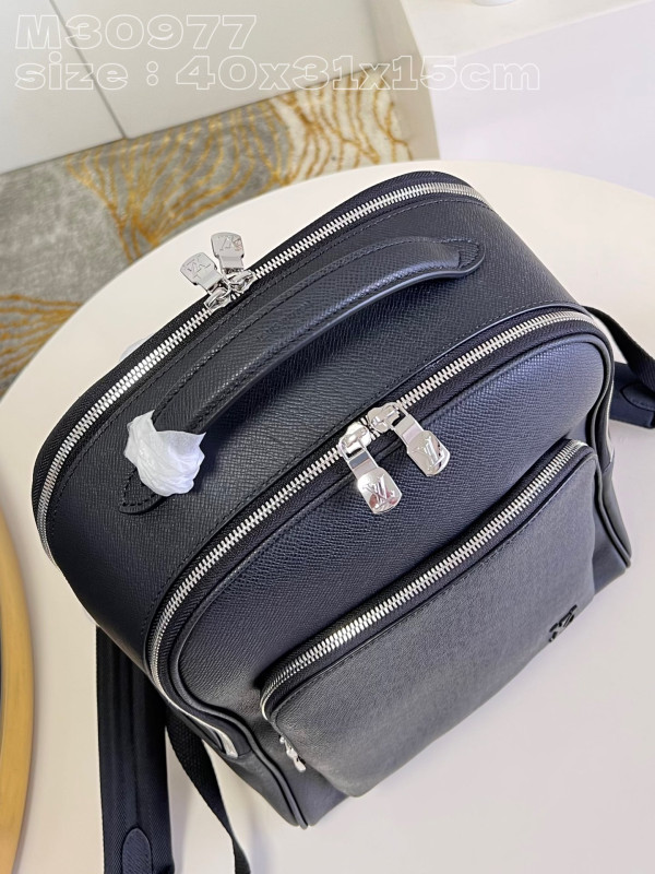 l**is V*t*n avenue backpack