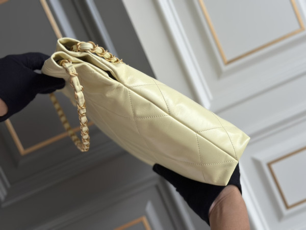 CL 22 SMALL HANDBAG