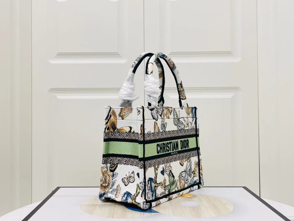 small D*or book tote