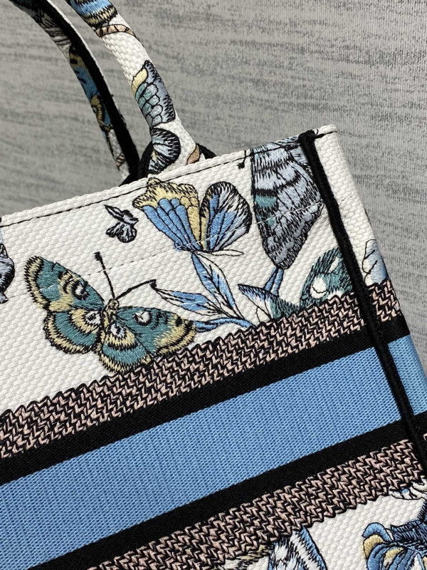small D*or book tote