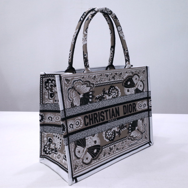 medium D*or book tote