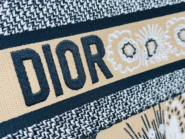 large D*or book tote