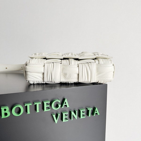 Bo*te*ga ve*ne*ta cassette