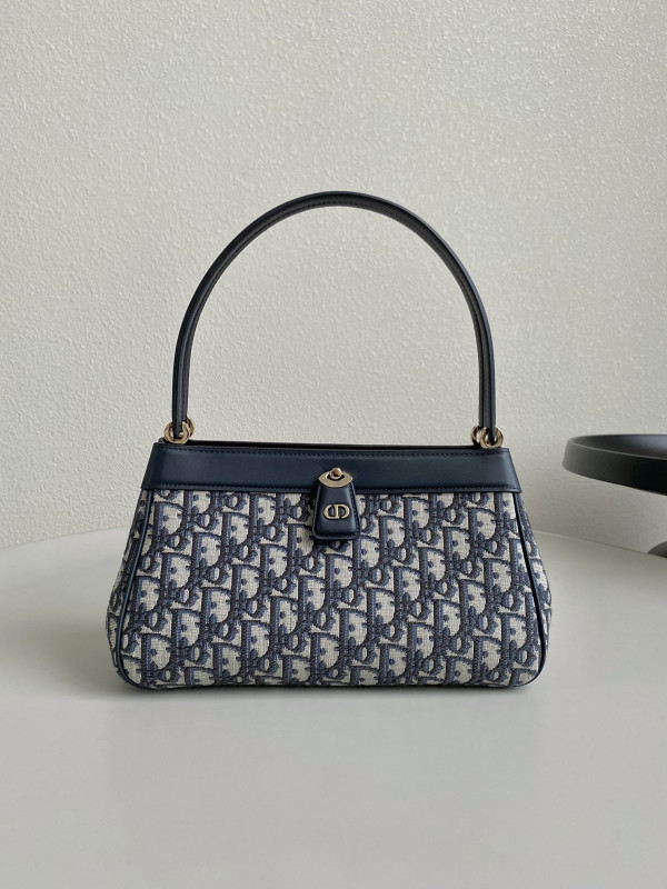 D*or key bag