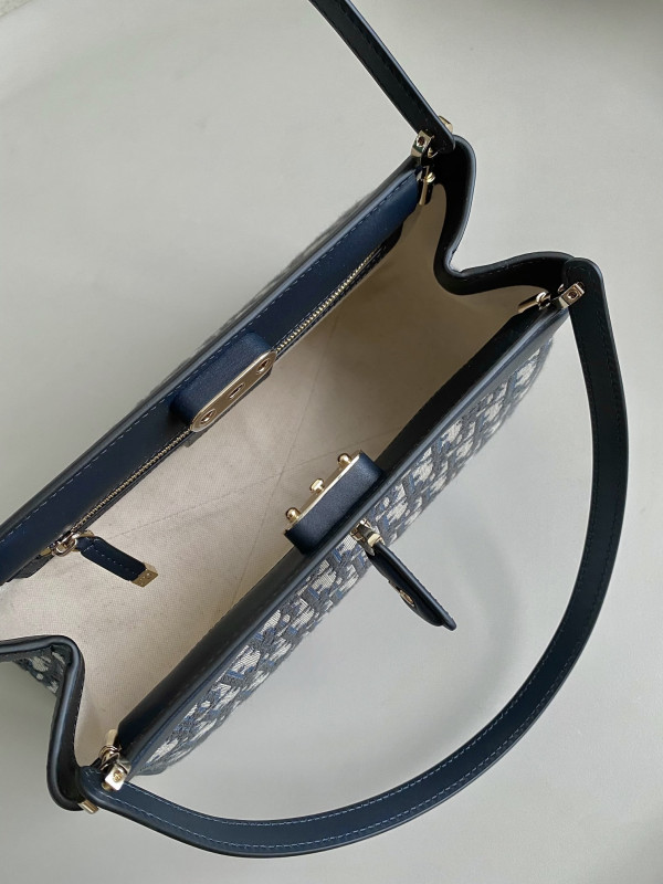 D*or key bag