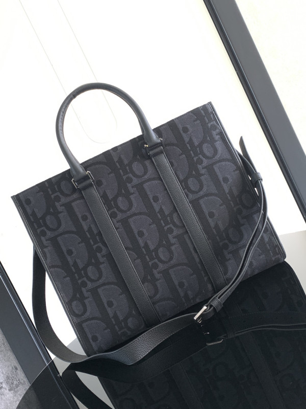 D*or east-west tote bag