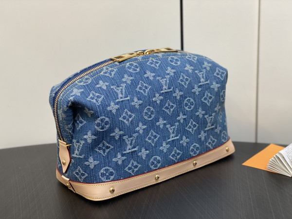 l**is V*t*n pochette cosmétique gm