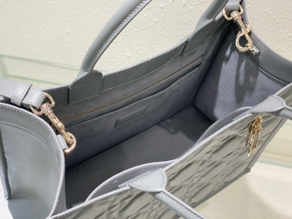 medium D*or book tote-36.5*28*17.5cm