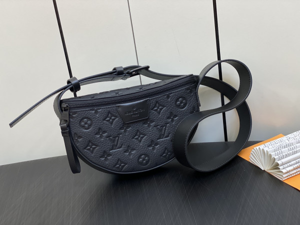 l**is V*t*n moon crossbody