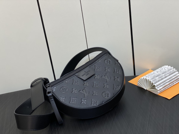 l**is V*t*n moon crossbody