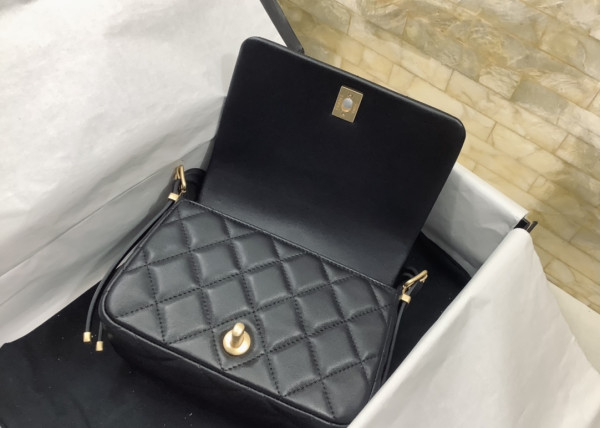 CL MINI FLAP BAG