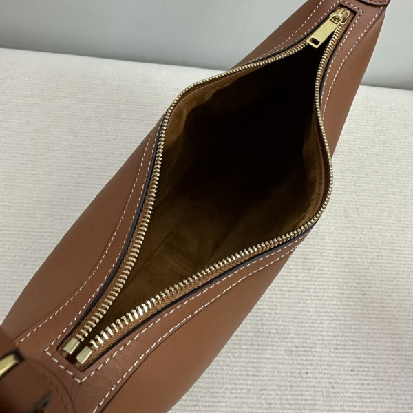ce**e heloise cuir triomphe bag in S*pple calfskin