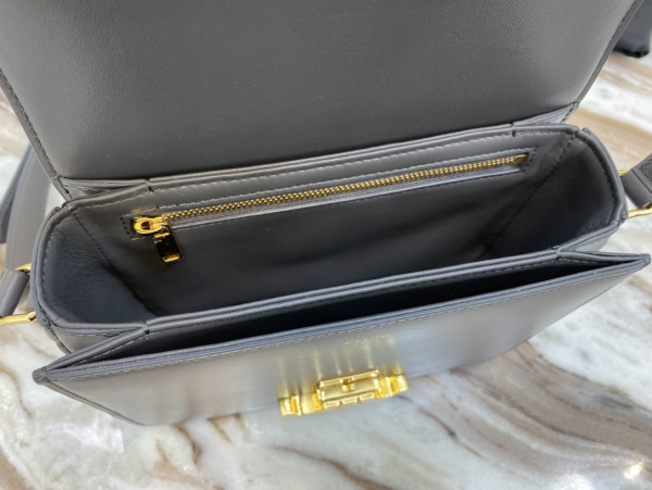 Ce**e teen triomphe bag