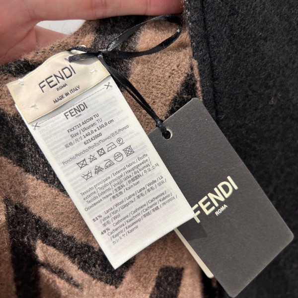 F**di poncho
