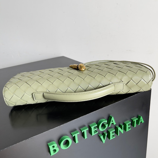 Bo*te*ga ve*ne*ta long clutch andiamo with handle