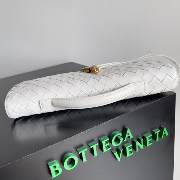 Bo*te*ga ve*ne*ta long clutch andiamo with handle