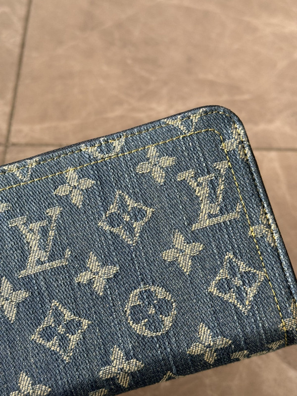 l**is V*t*n zippy wallet