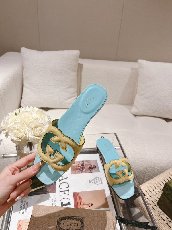 G*u*i slide sandals