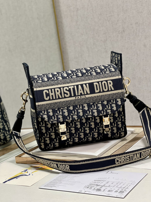 D*or oblique D*orcamp messenger bag