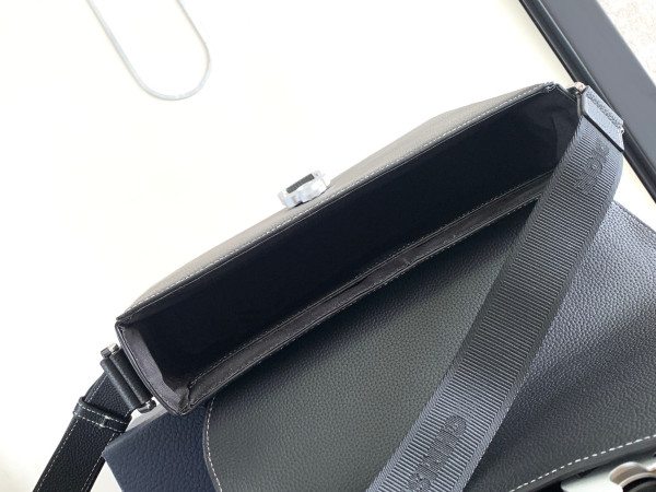 D*or oblique D*orcamp messenger bag