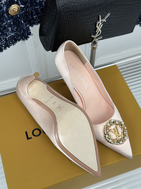 l**is V*t*n heels