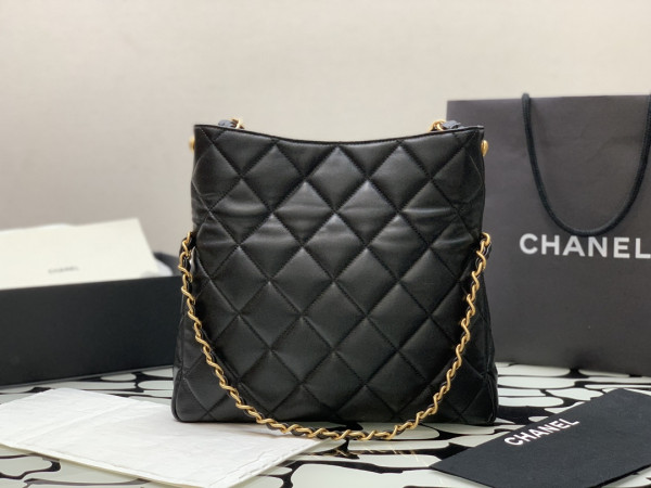 CL MAXI HOBO HANDBAG