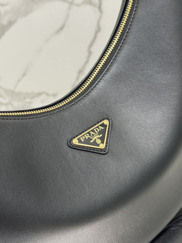 Pra*a arqué leather shoulder bag-35*22.5*8cm
