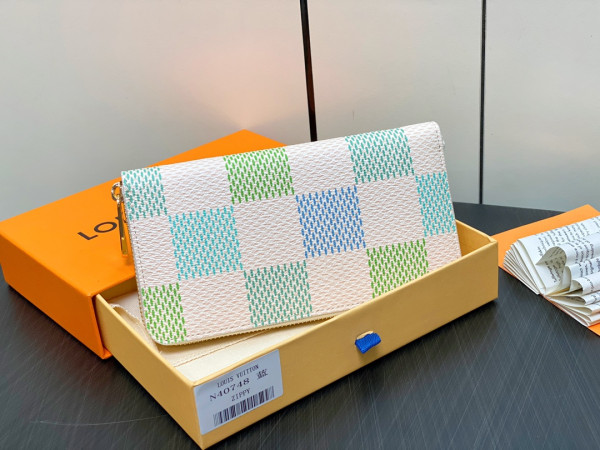 l**is V*t*n zippy wallet-19.5*10.5*2.5 cm