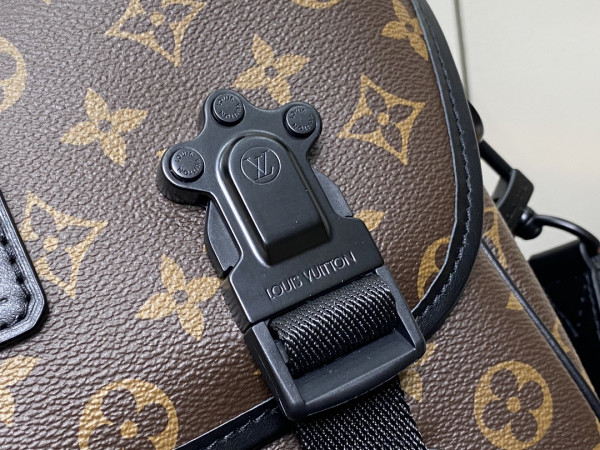 l**is V*t*n trail messenger-31*22*11cm