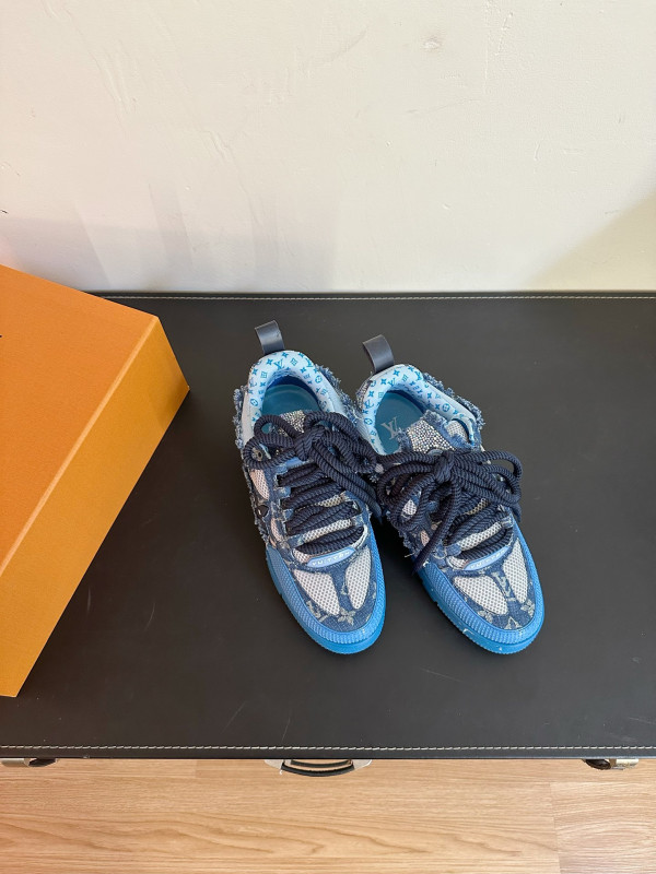 l**is V*t*n sneakers