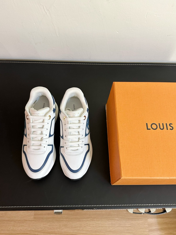 l**is V*t*n sneakers