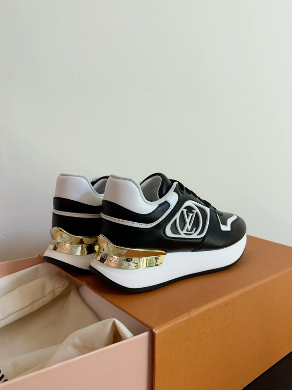 l**is V*t*n sneakers