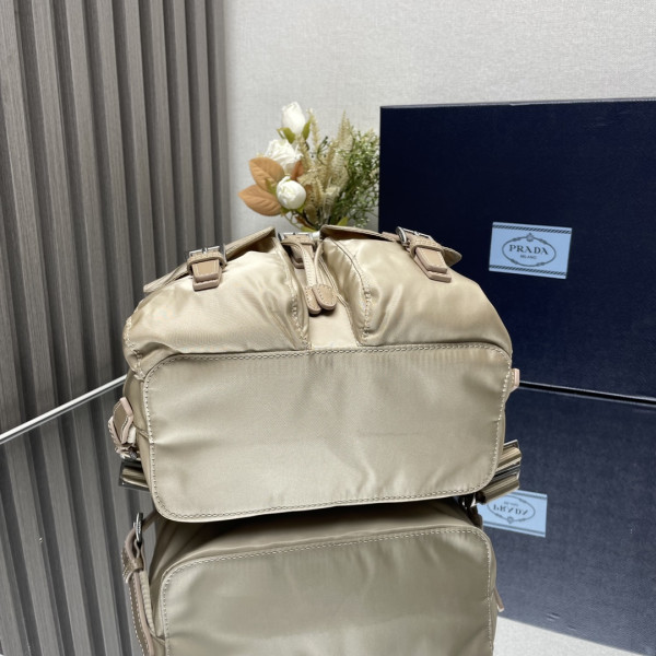 Pra*a re-nylon backpack-23.5*28*12cm