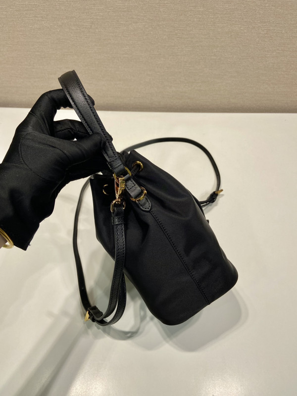 Pra*a bucket bag-15.5*19.5*10cm
