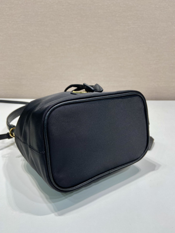 Pra*a bucket bag-15.5*19.5*10cm