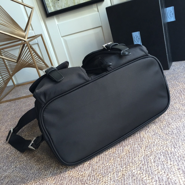 Pra*a backpack-31*32*15cm