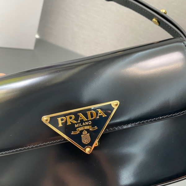 Pra*a patent bag-20.5*10.5*4cm