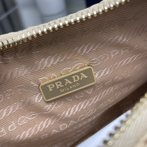Pra*a hobo bag-23*17*6.5cm