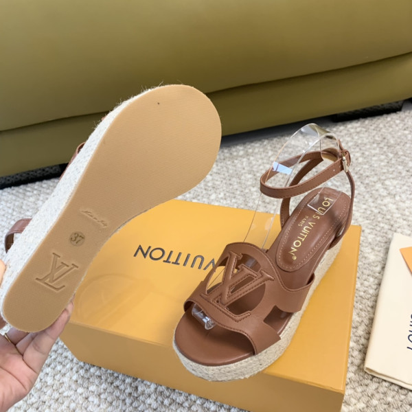 l**is V*t*n heels sandals