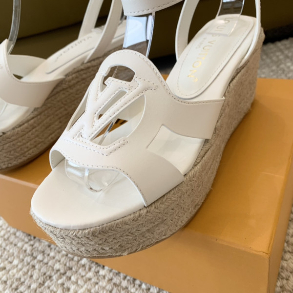 l**is V*t*n heels sandals