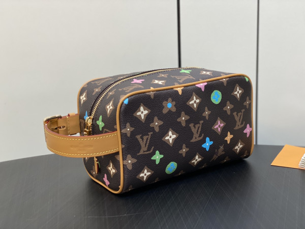 l**is V*t*n locker dopp kit bag-23*13*12cm