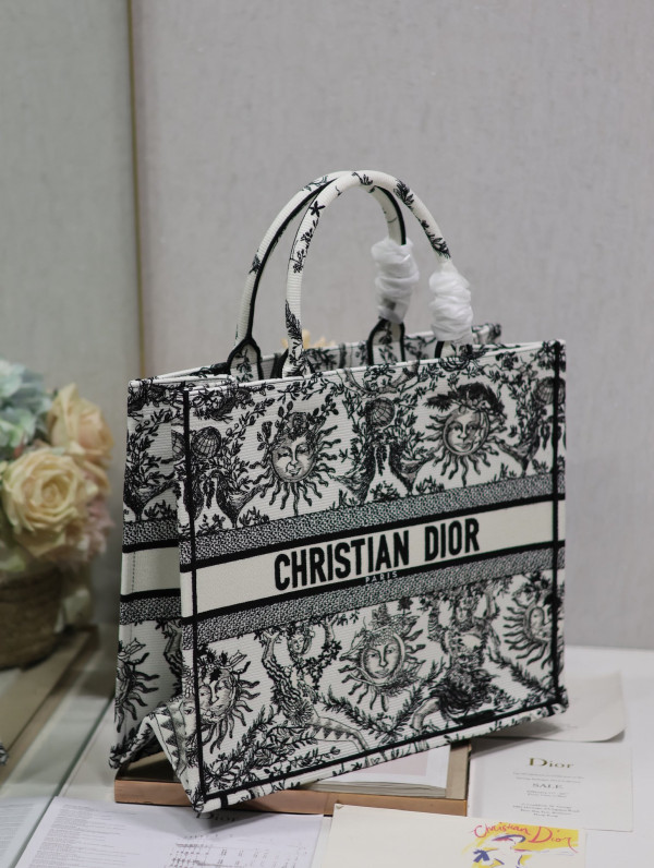 large D*or book tote-42*35*18.5cm